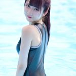 【写真特集】みつき（必殺エモモモモ7）、競泳水着でプールに浸かり濡れ肌ボディをセクシーに見せつけ＜近代麻雀水着祭2022＞