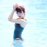 【写真特集】みつき（必殺エモモモモ7）、競泳水着でプールに浸かり濡れ肌ボディをセクシーに見せつけ＜近代麻雀水着祭2022＞