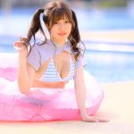 【写真特集】愛白かなた（81moment）、高めツインテールが可愛すぎる縞模様ビキニ姿を披露＜近代麻雀水着祭2022＞