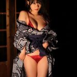 星名美津紀、浴衣から刺激的な赤ランジェリーのぞかせファンどぎまぎ