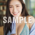 伊藤愛真、やわらかボディ際立つサロペット・シャワーシーンにどぎまぎ！写真集より先行カット第3弾公開