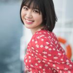 和泉芳怜、笑顔弾ける可憐な1st写真集『可憐な芳怜』表紙カット公開！