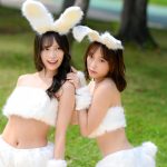 【じゅりえり】可愛すぎる双子・神谷じゅりな＆神谷えりさ、息ぴったりの双子が白ウサギコスを披露＜近代麻雀水着祭2022＞
