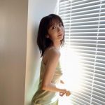 AKB48・柏木由紀、黄色のキャミソール姿でヘルシーな色っぽボディ披露