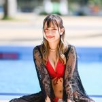 【写真特集】北野真衣（GIRLY MOON PROJECT）、シースルーガウン×赤ビキニのクールな着こなしで初水着撮影会に登場！＜近代麻雀水着祭2022＞