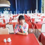 桜井日奈子、『レトロ旅』をテーマに伊東の街をぶらり。友達目線・彼氏目線でも楽しめるカレンダーブック発売