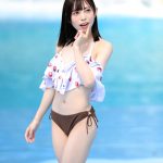 【写真特集】櫻井もえ（BUGS MART）、きゅるんとした瞳で見つめる初水着に来場者もキュン！＜近代麻雀水着祭2022＞