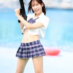 【写真特集】鈴本りん（HOT DOG CAT）、超ミニの制服コスチュームでおへそ＆くびれライン見せつけ！＜近代麻雀水着祭2022＞
