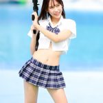 【写真特集】鈴本りん（HOT DOG CAT）、超ミニの制服コスチュームでおへそ＆くびれライン見せつけ！＜近代麻雀水着祭2022＞