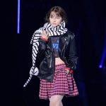 嵐莉菜、「マイナビ TGC 2022 A/W」でチェック柄スカートから美脚披露した華麗なウォーキングを披露＜第35回 マイナビ 東京ガールズコレクション 2022 AUTUMN/WINTER＞