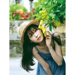 高橋ひかる、美谷間チラ見せ＆美脚見せの水着姿を披露！10月に写真集発売