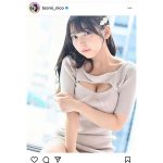 #2i2・十味、胸元開きのニットワンピースから美谷間あらわに