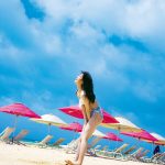 高橋ひかる、美谷間チラ見せ＆美脚見せの水着姿を披露！10月に写真集発売