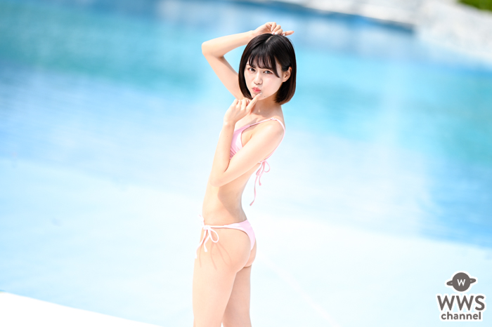 【写真特集】土光瑠璃子（FES☆TIVE）、淡いピンクビキニでヘルシーな美脚披露！＜近代麻雀水着祭2022＞