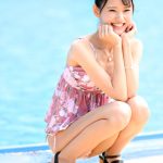 【写真特集】八掛うみ、プールサイドから可愛らしい笑顔でキュンをお届け！＜近代麻雀水着祭2022＞
