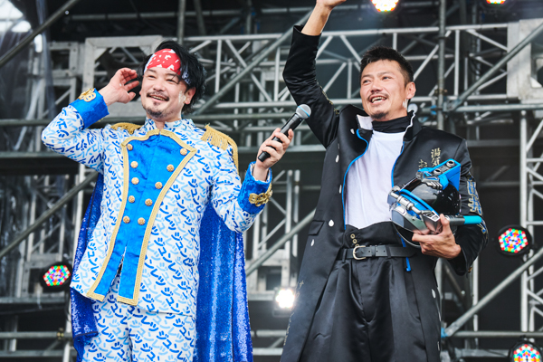 【ライブレポート】純烈＆ダチョウ倶楽部が亡き上島竜兵に向けて『白い雲のように』を熱唱＜氣志團万博2022 ～房総魂～＞