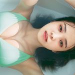 櫻坂46・小林由依、お風呂にぷかぷか浮かんだ水着ショット解禁
