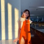 ドラマ『高嶺のハナさん2』香音、オレンジ色のエプロン姿で微笑むオフショットを公開