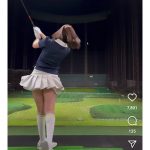 藤澤響花、絶対領域ギリギリの超ミニスカゴルフウェアで動画公開！