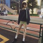 emma、ミニスカで美脚あらわなレイヤードスタイル披露！