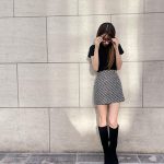 ダレノガレ明美、絶対領域が眩しいミニスカルックで美脚を披露！