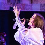 安田レイ、アットホームなアコースティックライブ開催