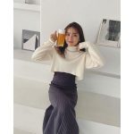 石川恋、ビールジョッキ片手に弾ける笑顔ショットを公開