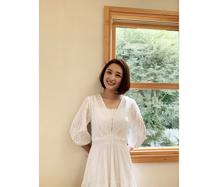 石川梨華、スッピン風メイクでの撮影オフショットを公開