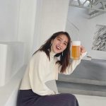 石川恋、ビールジョッキ片手に弾ける笑顔ショットを公開