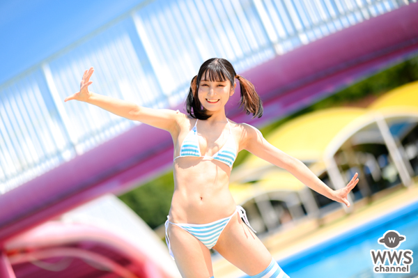 【写真特集】片瀬美月、縞ビキニでテンション高めなはじける笑顔をお届け！＜近代麻雀水着祭2022＞