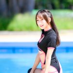 【写真特集】愛森ちえ（elsy）、下乳あらわなニーハイ×競泳水着で透明肌全開！＜近代麻雀水着祭2022＞