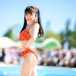 【写真特集】まリあ（Menkoiガールズ）、プールに映えるオレンジビキニでまぶしい笑顔を届ける！＜近代麻雀水着祭2022＞