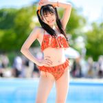 【写真特集】まリあ（Menkoiガールズ）、プールに映えるオレンジビキニでまぶしい笑顔を届ける！＜近代麻雀水着祭2022＞