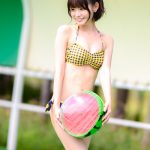 【写真特集】山本栞、ビーチボールを抱えて魅せる無邪気な笑顔にキュン！＜近代麻雀水着祭2022＞