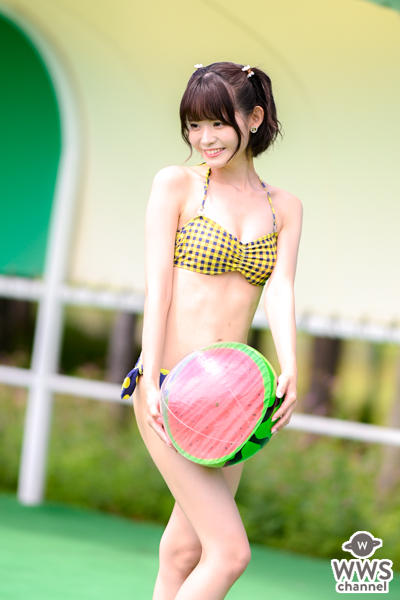 【写真特集】山本栞、ビーチボールを抱えて魅せる無邪気な笑顔にキュン！＜近代麻雀水着祭2022＞