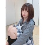 えなこ、制服コスプレで膝小僧＆生脚を披露「優勝」「神すぎて泣きそう」と歓喜の声も