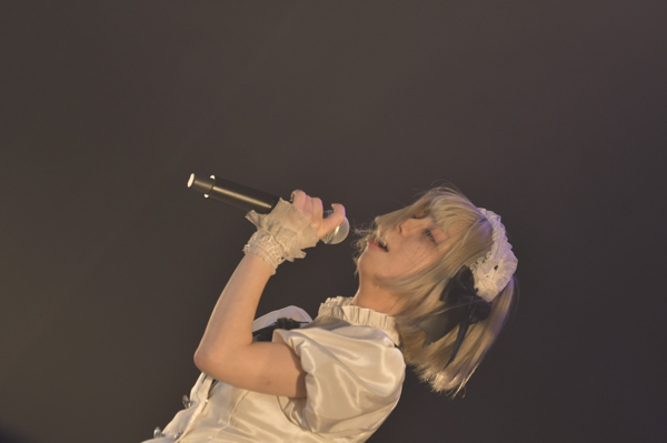 【ライブレポート】GIRLY MOON PROJECTがオープニングアクトで熱血パフォーマンスを披露＜SAMURAI SONIC vol.3＞