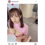伊藤しずな、セクシーすぎるナースコスプレで美乳見せつけ「どこみてるんだしっ！」