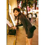 櫻坂46・小林由依、タイトなミニワンピで夜の中華街をテート！写真集未公開シーンが新たに解禁