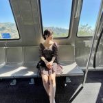 兒玉遥、ミニワンピから投げ出した脚線美にファンうっとり