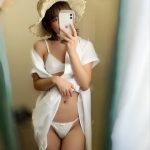 香月杏珠、清楚ワンピースからセクシーな下着をチラ見せ