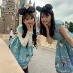 道重さゆみ、モー娘。牧野真莉愛と12歳差のミニスカ青色ワンピースコーデ披露！