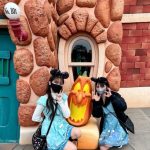 道重さゆみ、モー娘。牧野真莉愛と12歳差のミニスカ青色ワンピースコーデ披露!