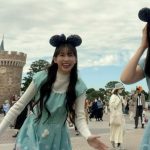 道重さゆみ、モー娘。牧野真莉愛と12歳差のミニスカ青色ワンピースコーデ披露！