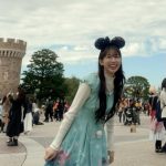 道重さゆみ、モー娘。牧野真莉愛と12歳差のミニスカ青色ワンピースコーデ披露！