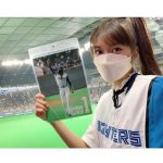 【コンコン】モー娘。牧野真莉愛、きつね耳で野球観戦！「きつねダンス踊って欲しい」の声も