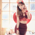 三上悠亜、肌見せのデビルやバニーに扮したコスプレでハロウィン衣装を提案