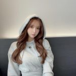 三上悠亜、ミニのスウェットワンピから太もも披露「ドキドキが止まりません」