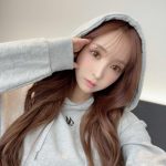 三上悠亜、ミニのスウェットワンピから太もも披露「ドキドキが止まりません」