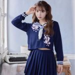 三上悠亜、肌見せのデビルやバニーに扮したコスプレでハロウィン衣装を提案